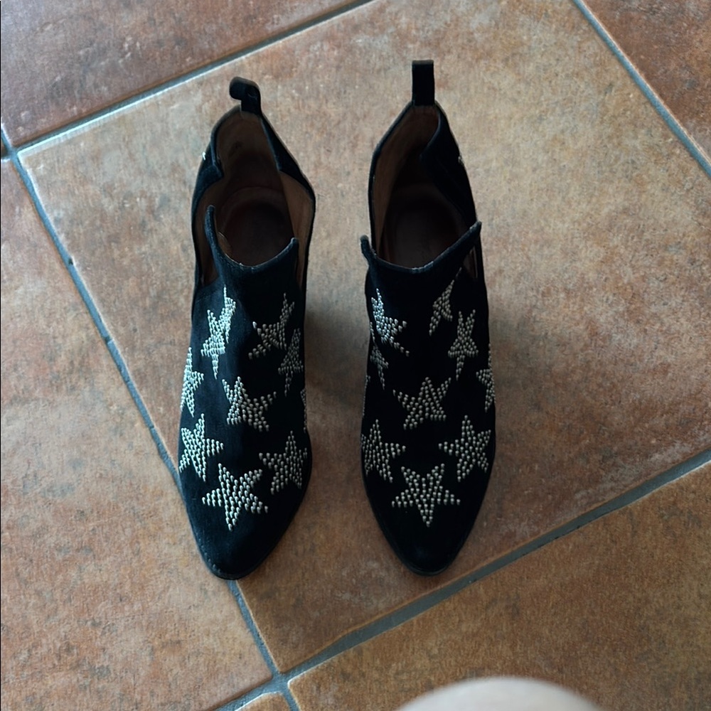 Women’s Black Star-Patterned Ankle Boots